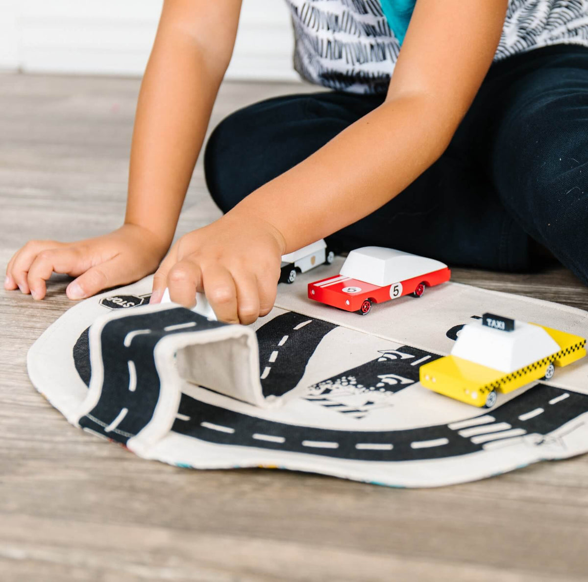 Car Play Mat with Storage Pockets – view 4